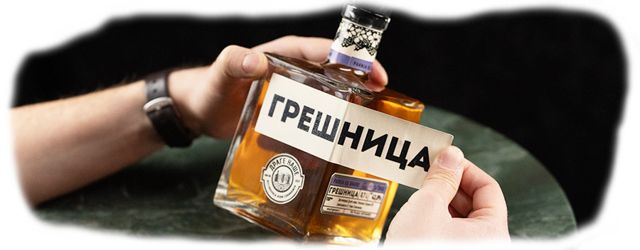 Gresnica-rakija-lepljenje-etikete